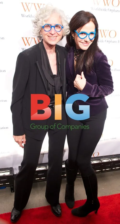 Jane Aronson and Mary Louise Parker at Orphans Foundation Gala