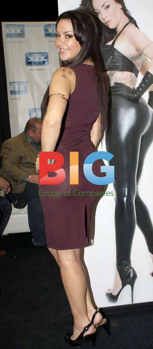 Sophia Santi at Exxxotica Expo 2011