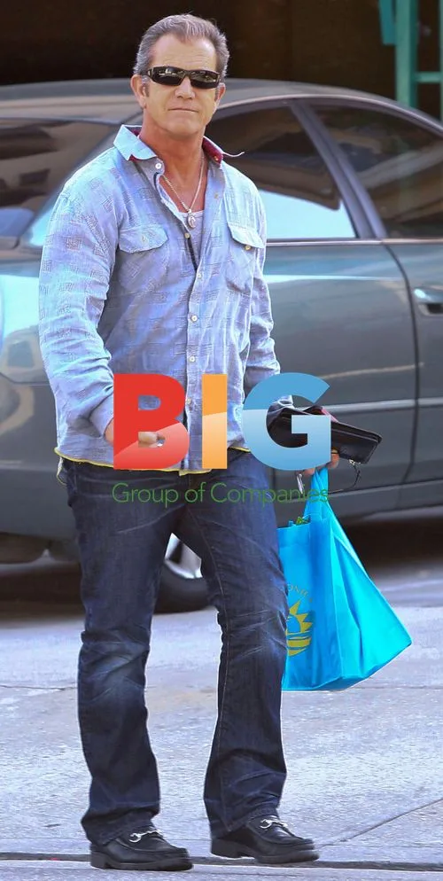 Mel Gibson Runs Errands in Santa Monica