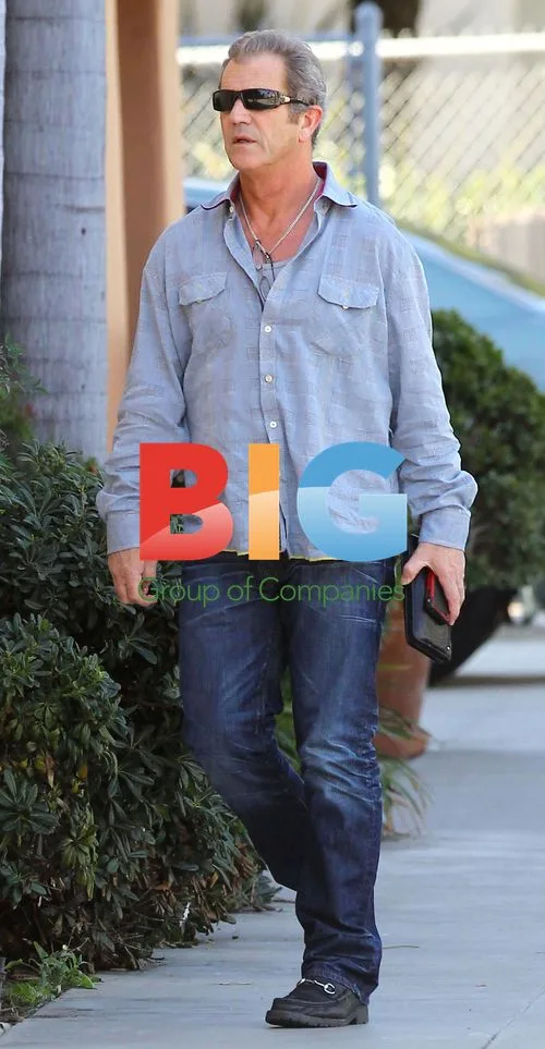 Mel Gibson Runs Errands in Santa Monica