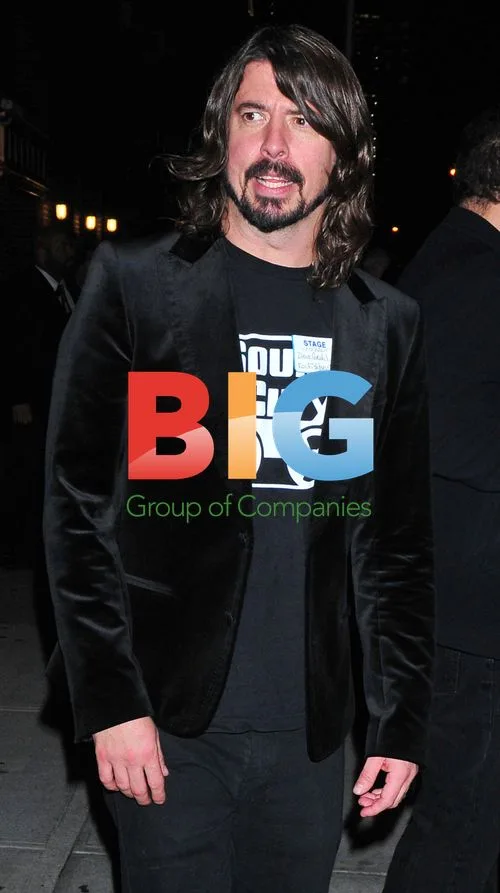 Dave Grohl Enters Letterman Show