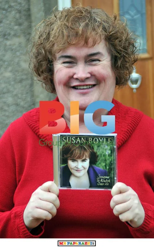 Susan Boyle Gets Haircut at Home