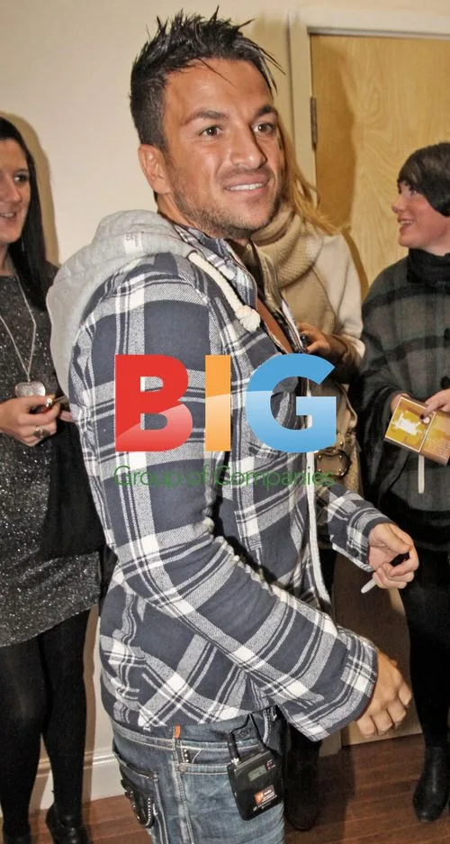 Peter Andre Meets Fans in Warrington