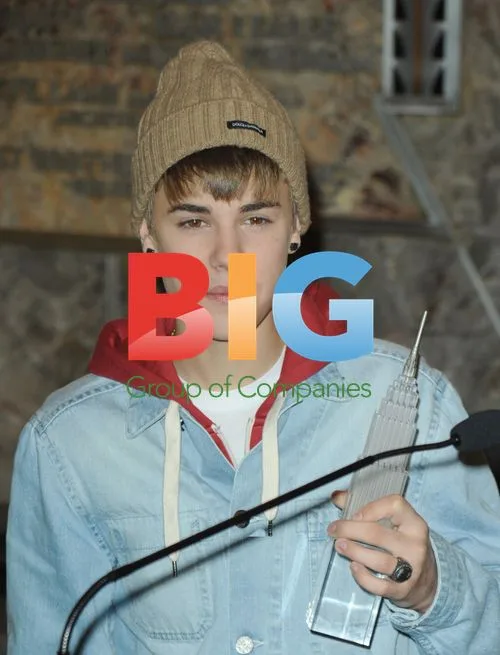 Justin Bieber Lights Up Empire State Building
