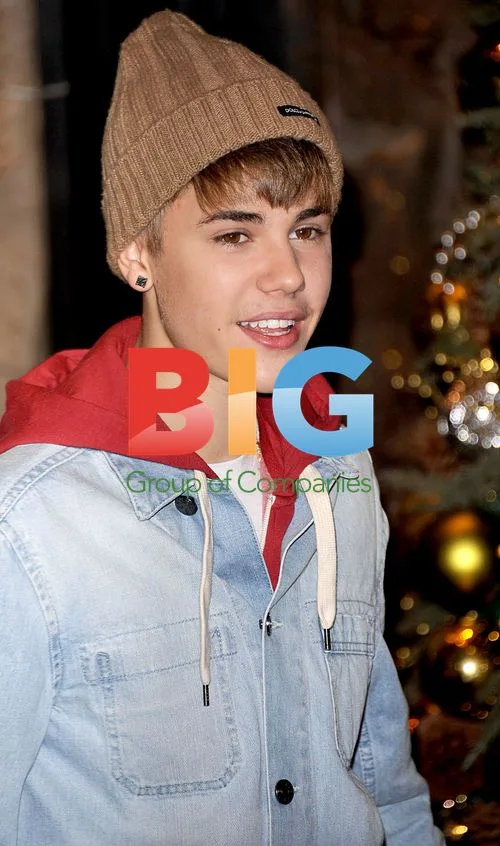 Justin Bieber Lights Empire State Building