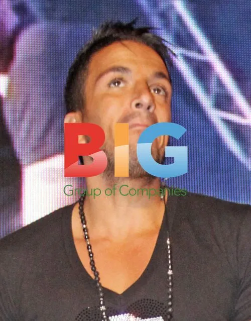 Peter Andre Switches on Christmas Lights