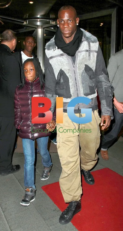 Mario Balotelli and Raffaella Fico with child