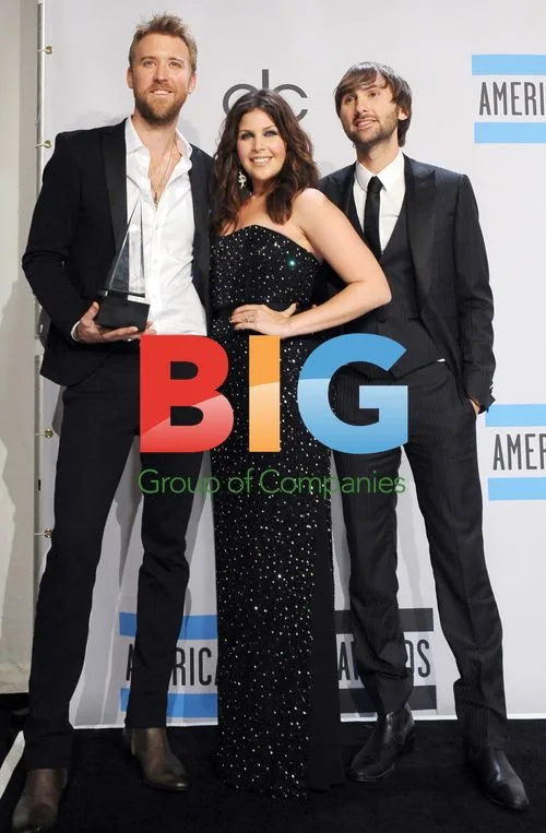 Lady Antebellum arrives at 39th AMAs