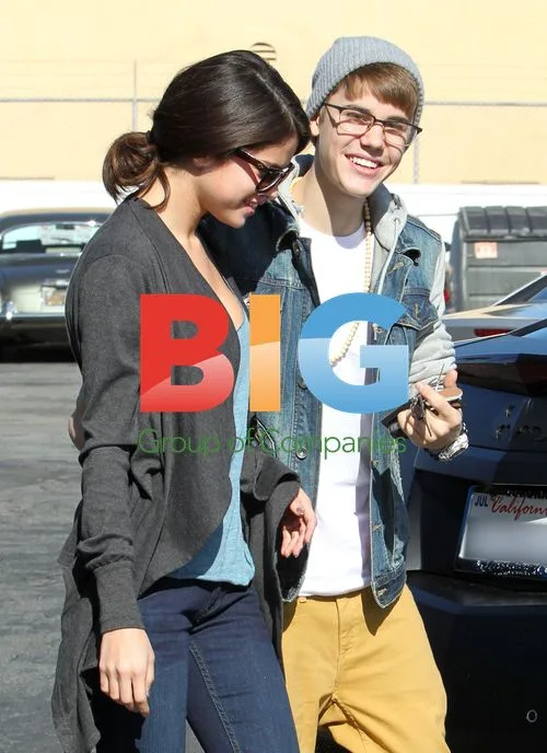 Justin Bieber and Selena Gomez Leaving IHOP