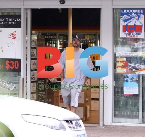 Kevin Federline, Victoria Prince and Baby Jordan Kay Shopping
