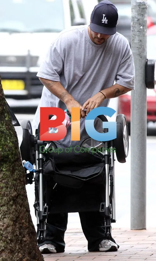Kevin Federline and family shopping