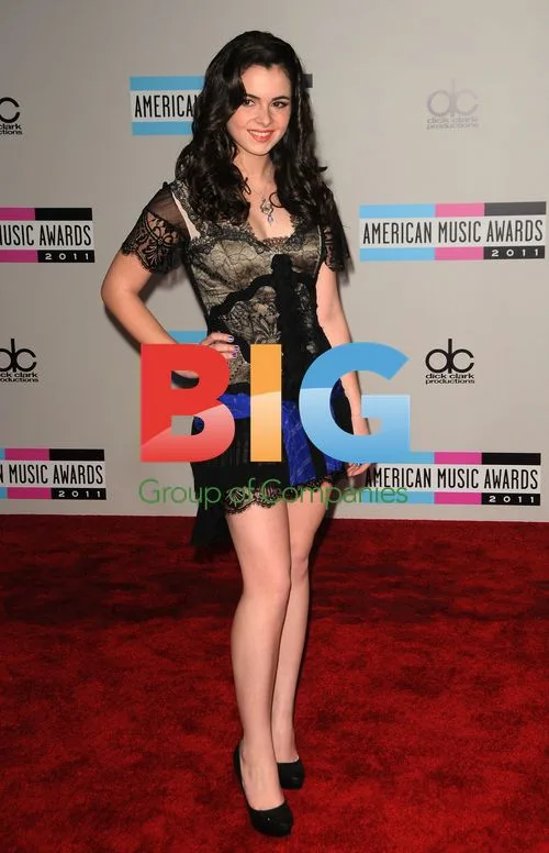 Vanessa Marano at 2011 AMAs