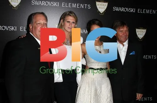 Jessica Alba Hosts Swarovski Holiday Lighting
