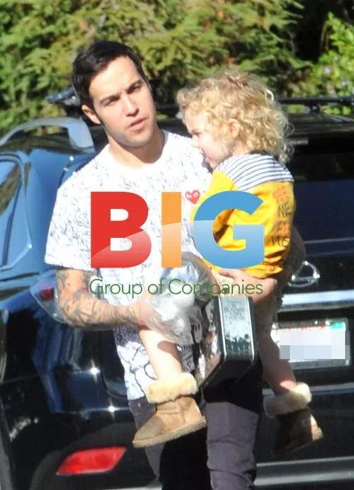 Pete Wentz Takes Son to Playdate