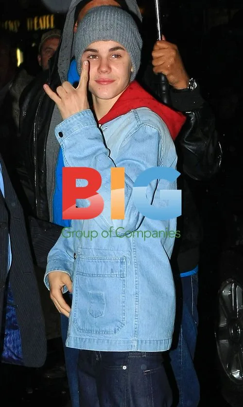 Justin Bieber Arrives at Letterman Show