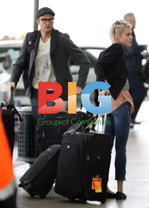 Rachael Taylor and Josh Lawson at Sydney Airport