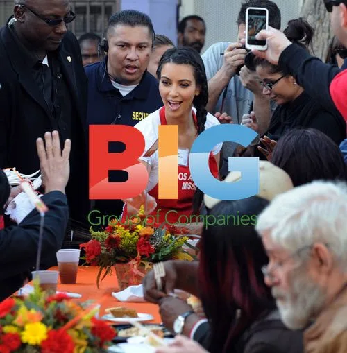 Kim Kardashian and Kirk Douglas Serve Thanksgiving Meal
