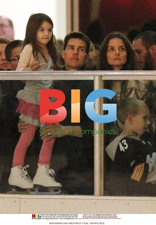 Tom Cruise and Katie Holmes with Suri in Pittsburgh