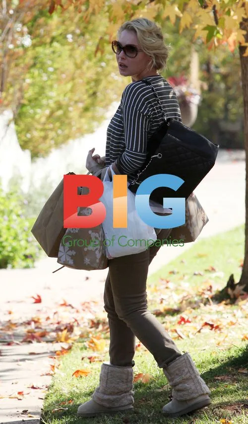 Katherine Heigl Out Shopping