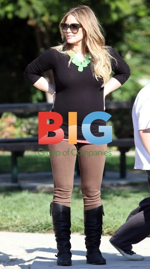 Hilary Duff Plays Catch at Park