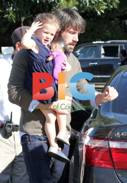 Jennifer Garner and Ben Affleck with daughters