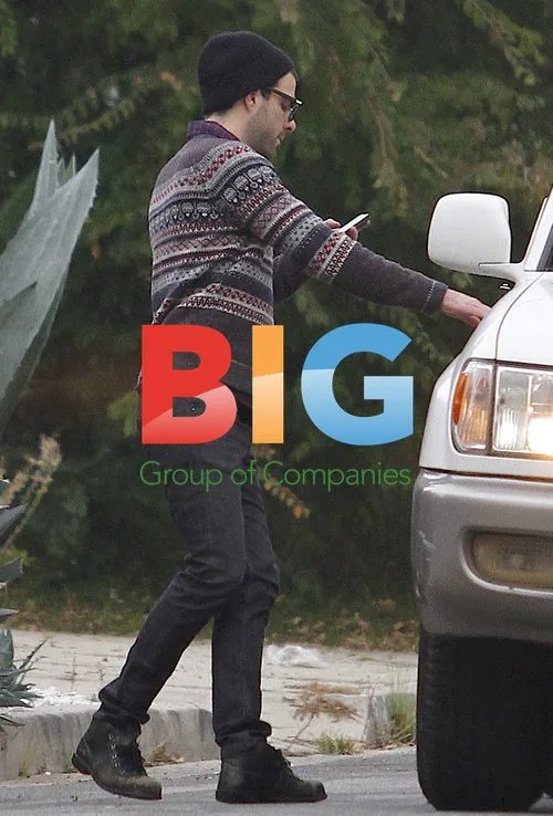 Zachary Quinto Spotted with Mystery Man