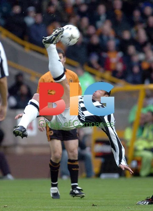 Gary Speed playing for Newcastle