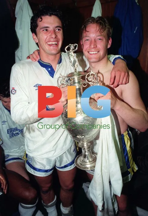 Gary Speed celebrates with David Batty