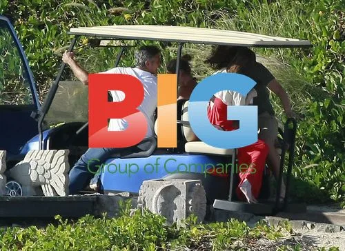 George Clooney and Stacey Keibler Vacation in Mexico