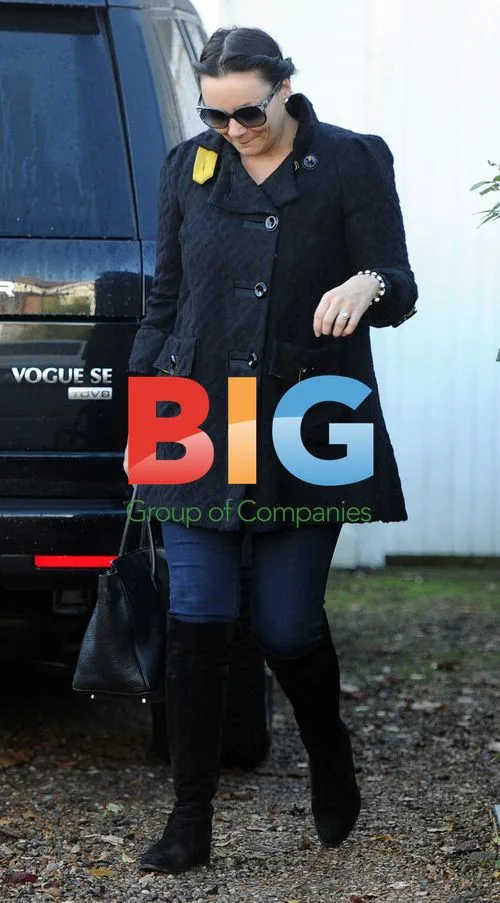 Martine McCutcheon Receives Parking Ticket