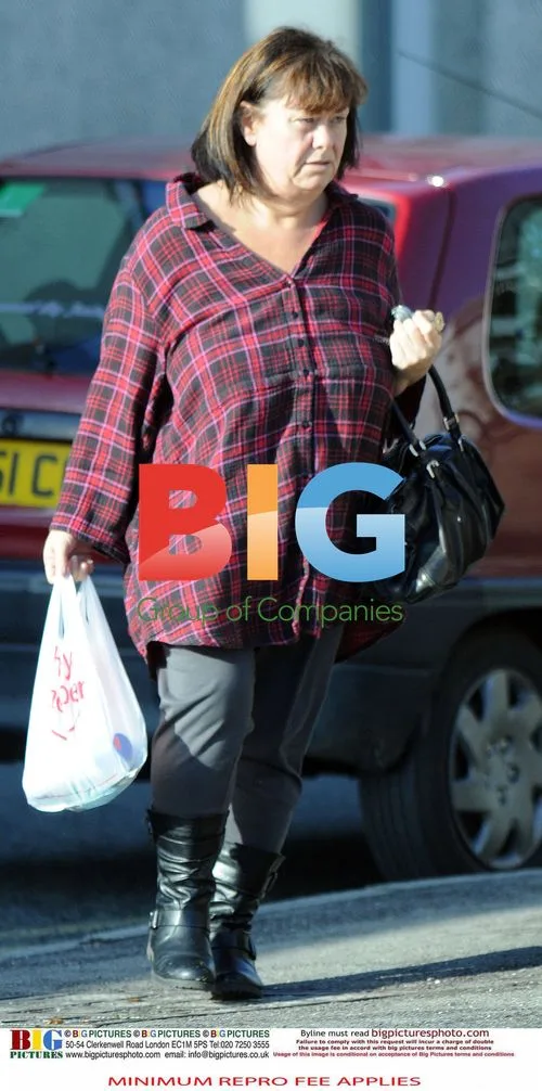 Dawn French goes shopping in Cornwall