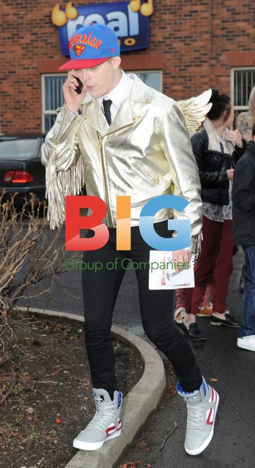 Jedward Meet X-Factor\'s Amelia Lily\'s Fan