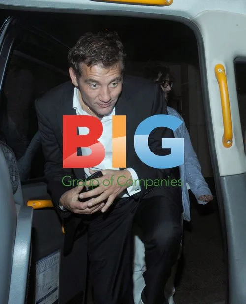 Clive Owen Spotted Without Wedding Ring