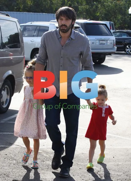 Ben Affleck and Daughters Shopping