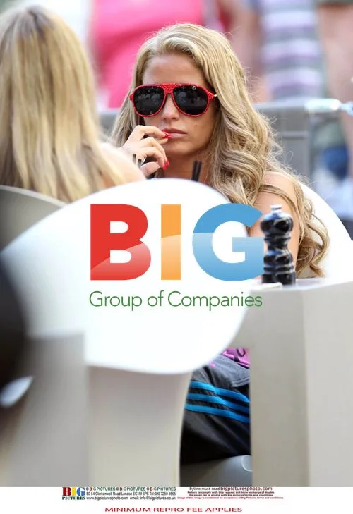 Katie Price grabs lunch, shops in Brighton