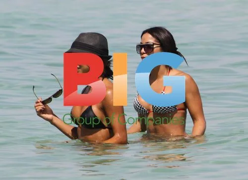 Russell Simmons with Vanessa & Angela Simmons in Miami