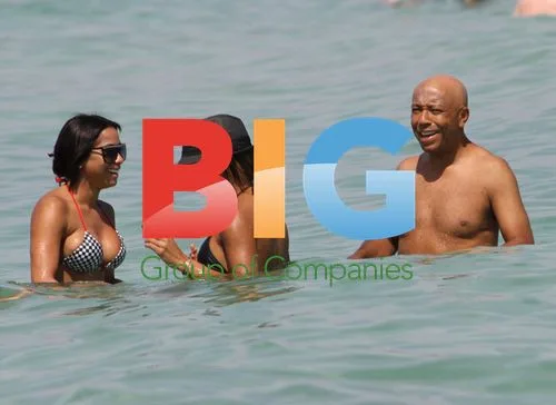 Russell Simmons and daughters at Miami beach