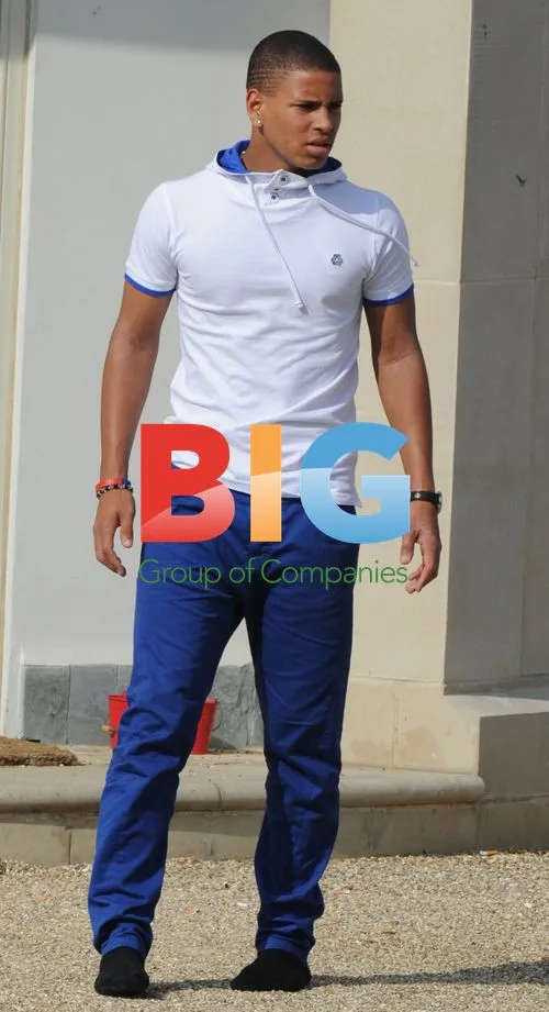 X Factor Contestants Enjoy Sun at New House