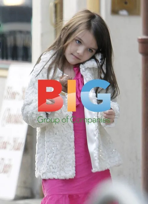 Katie Holmes and Daughter Suri Leave Museum