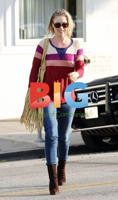 Ali Larter Running Errands