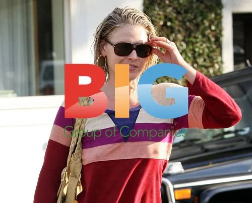 Ali Larter Runs Errands in LA