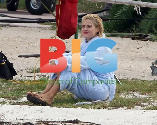 Charlie's Angels filming on beach