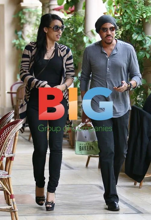 Lionel Richie Goes Shopping in LA