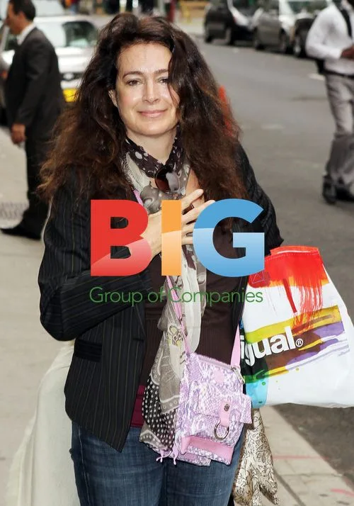 Sean Young outside Letterman show