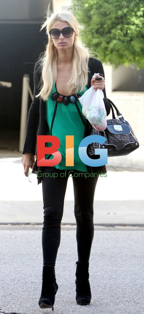 Paris Hilton visits medical building