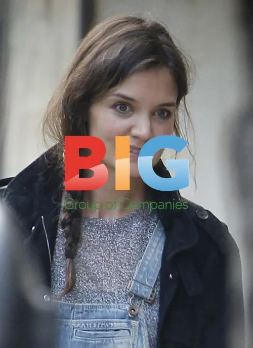 Katie Holmes Leaves Children's Museum with Daughter Suri