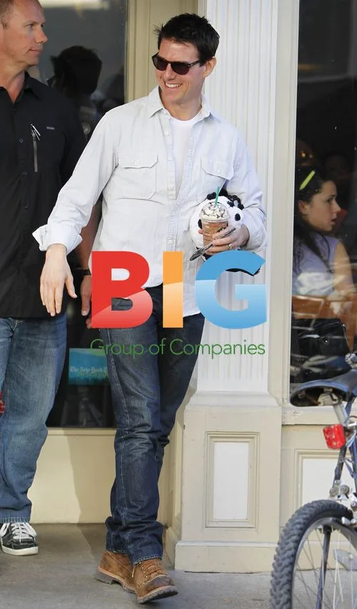 Katie Holmes and Tom Cruise out with Suri