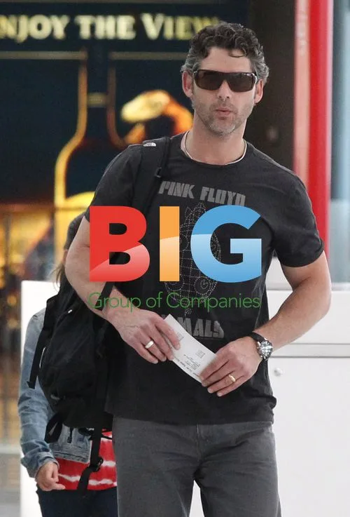 Eric Bana and Family at Sydney Airport