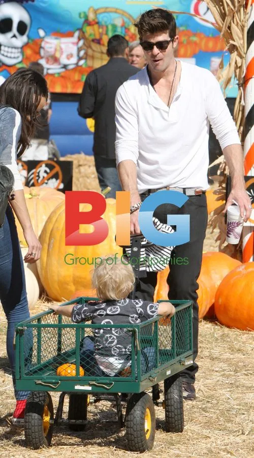 Robin Thicke at Pumpkin Patch with Family