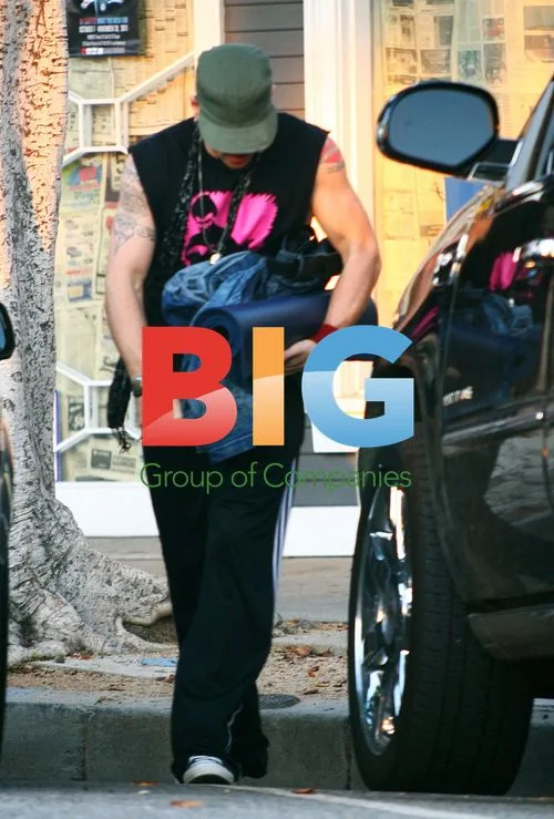 Colin Farrell leaves LA yoga studio